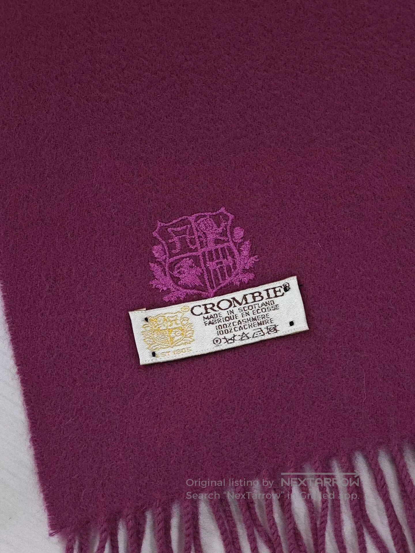 Johnstons Of Elgin Crombie Cashmere Scarf in Magenta. Size ONE SIZE - 2 Thumbnail