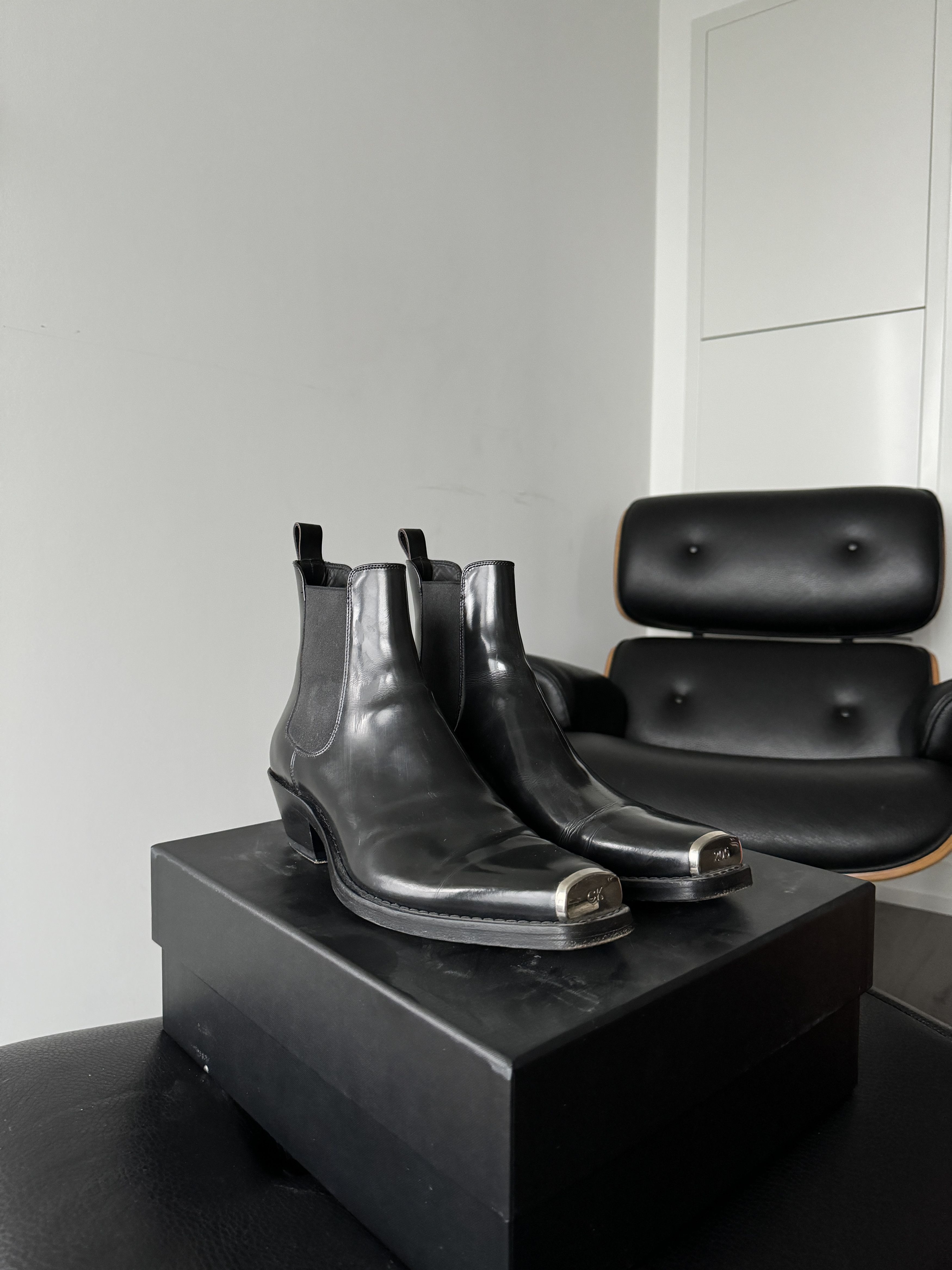 Calvin klein store metal toe boots