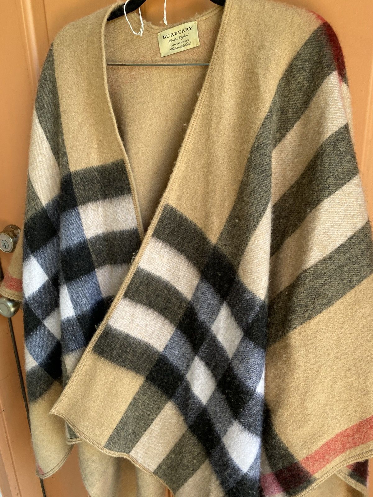 Burberry Burberry Shawl 100% Cashmere Size L / US 10 / IT 46 - 4 Thumbnail