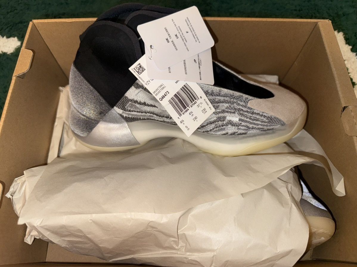 Yeezy Yeezy QNTM Lifestyle Model Sz.5M Size US 5 / EU 37 - 2 Thumbnail