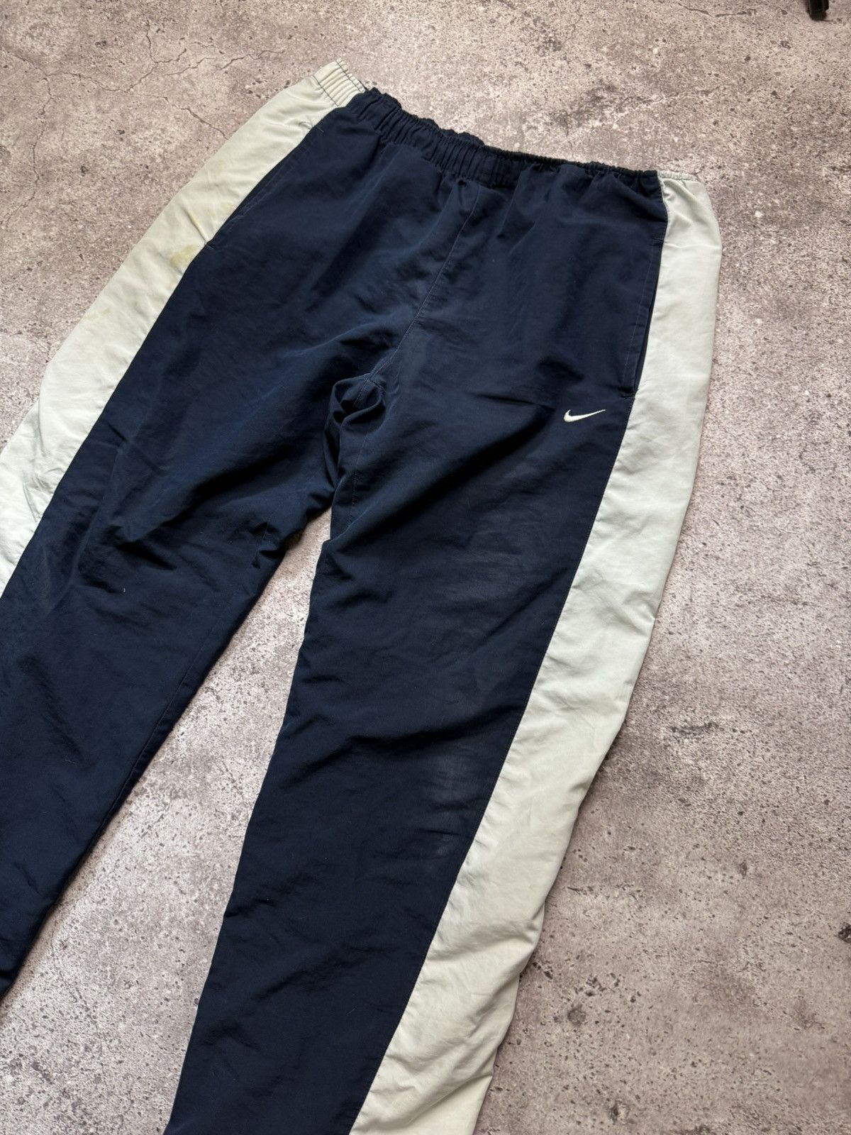 Vintage Vintage Nike Nylon Sweatpants 90s Y2K Size US 33 - 2 Thumbnail