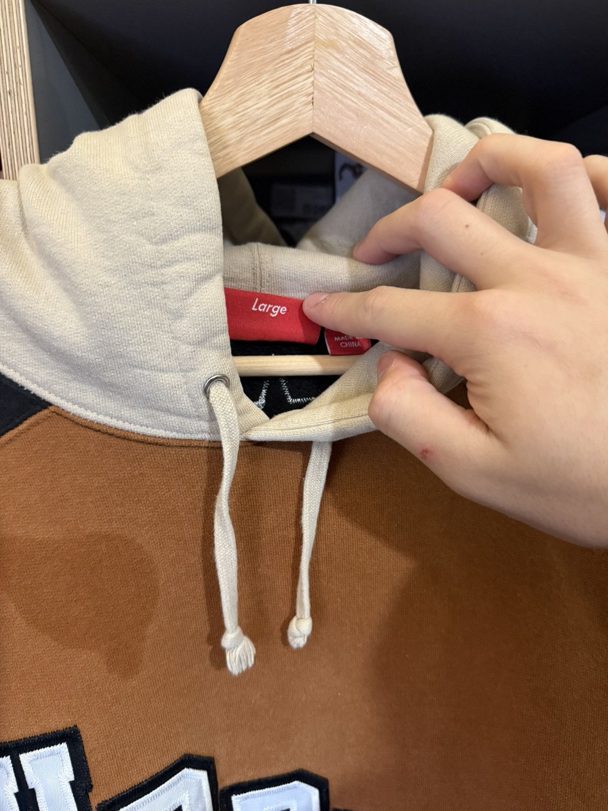 Supreme Supreme Brown Hockey Hoodie FW22 Size US L / EU 52-54 / 3 - 4 Thumbnail