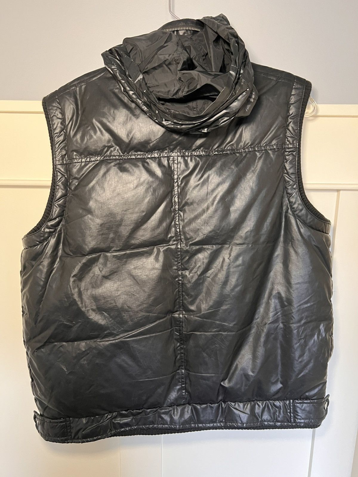 Guess Vintage Guess waterfowl/down puffer vest with hidden hood Size US M / EU 48-50 / 2 - 2 Thumbnail