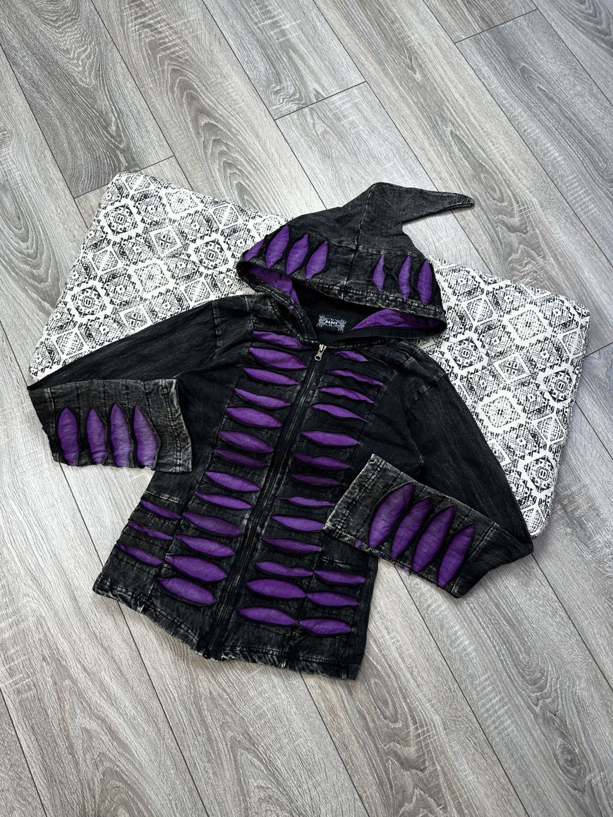 Fruit Of The Loom Boho Slashed Purple Goth Pointed Elf Hippie Goth Hoodie Size S / US 4 / IT 40 - 1 Thumbnail