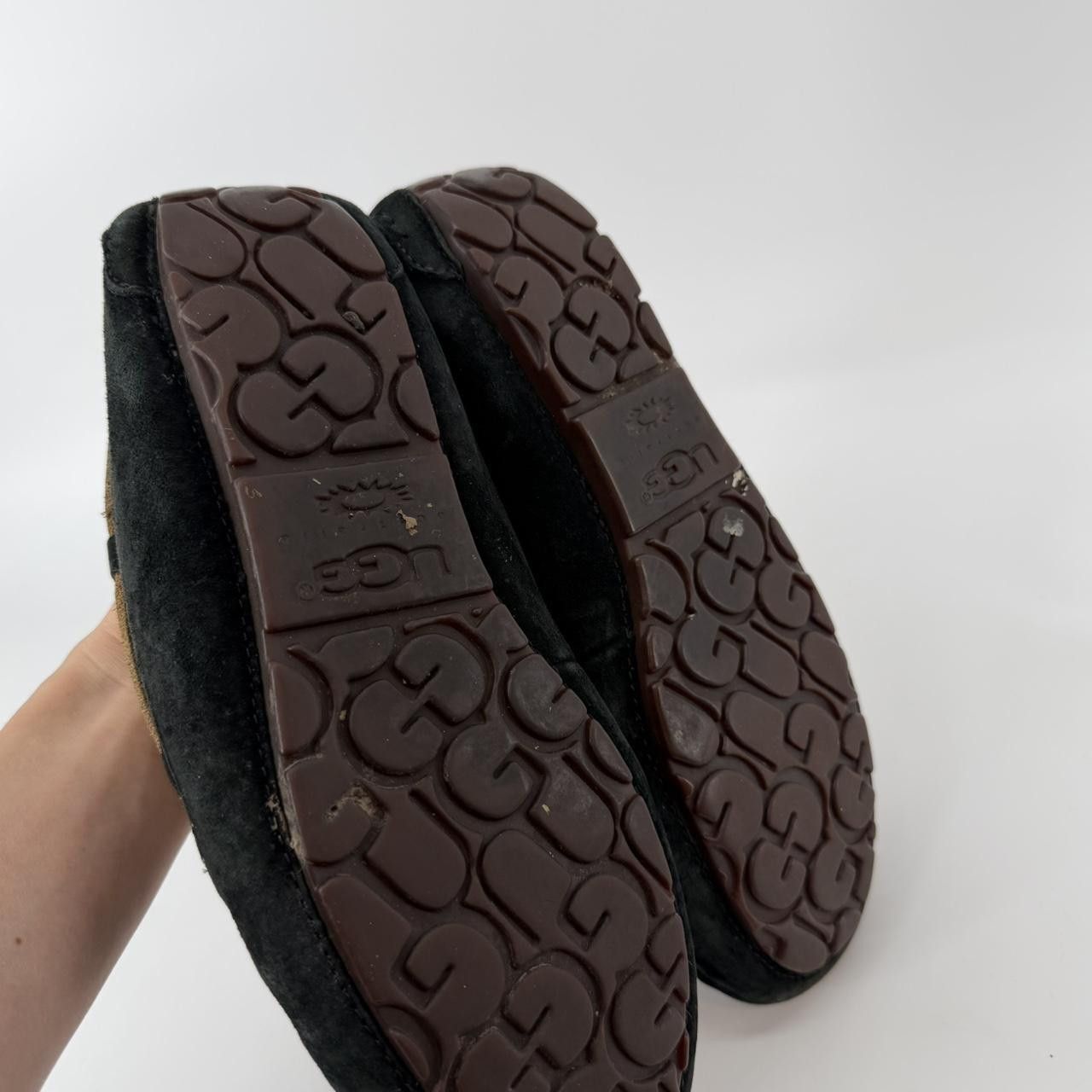 Ugg UGG Dakota Moccasin Slippers Black w/Brown Ties | EUC | 8 Size US 8 / IT 38 - 3 Thumbnail