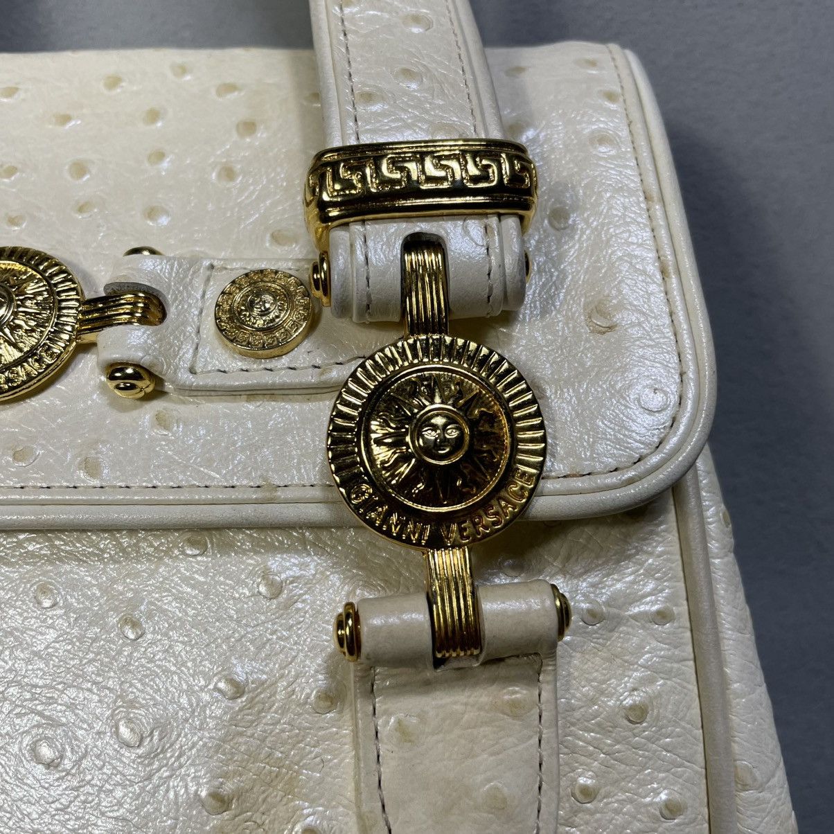 Versace GIANNI VERSACE PEARL WHITE OSTRITCH HAND BAG Size ONE SIZE - 4 Thumbnail