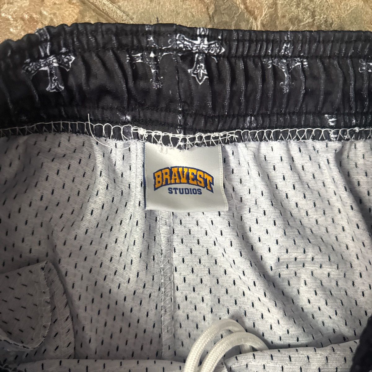 Bravest Studios Brave studio, black cross shorts, brand new w bag, small Size US 28 / EU 44 - 2 Thumbnail
