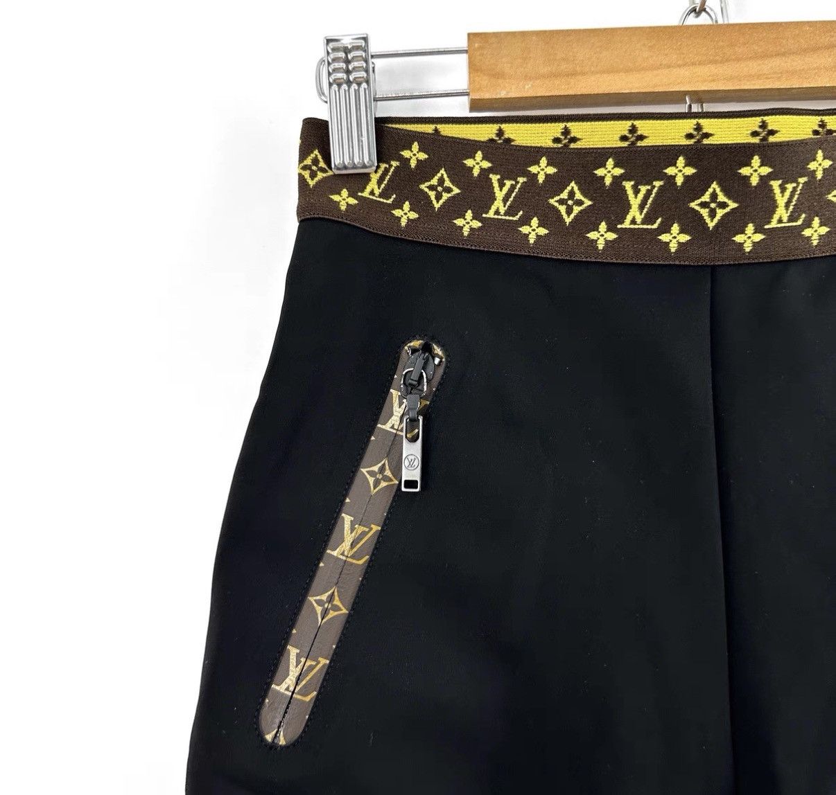 Louis Vuitton Louis Vuitton Black Stretch Biker Shorts K12 Size 25" / US 0 / IT 36 - 4 Thumbnail