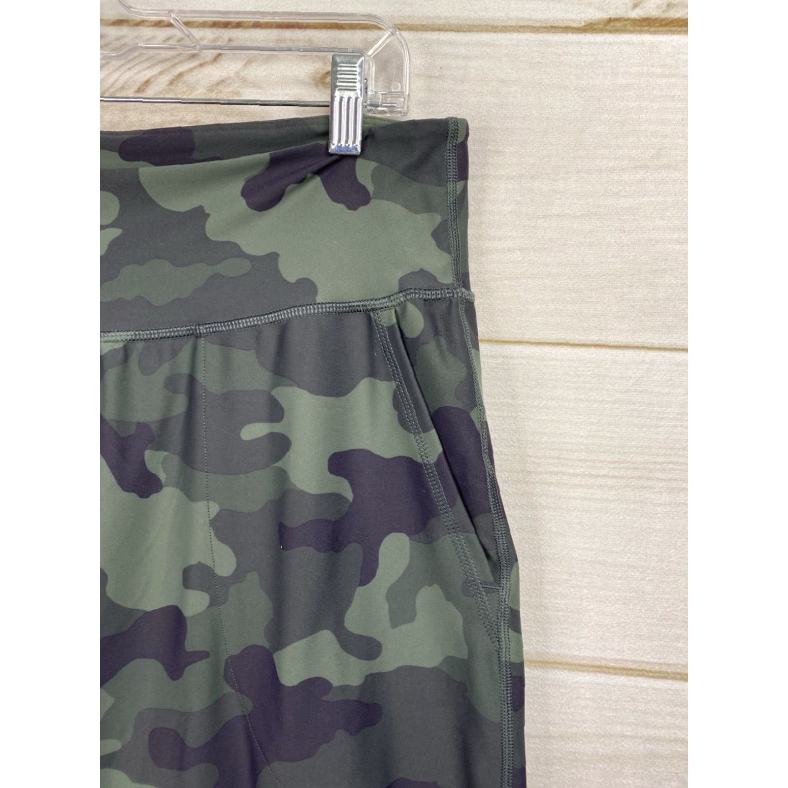 Old Navy Old Navy Leggings Jogger XL Women Green Camouflage Pockets High Rise Powersoft Go-Dry Activewear Size 40" / US 18 - 2 Thumbnail
