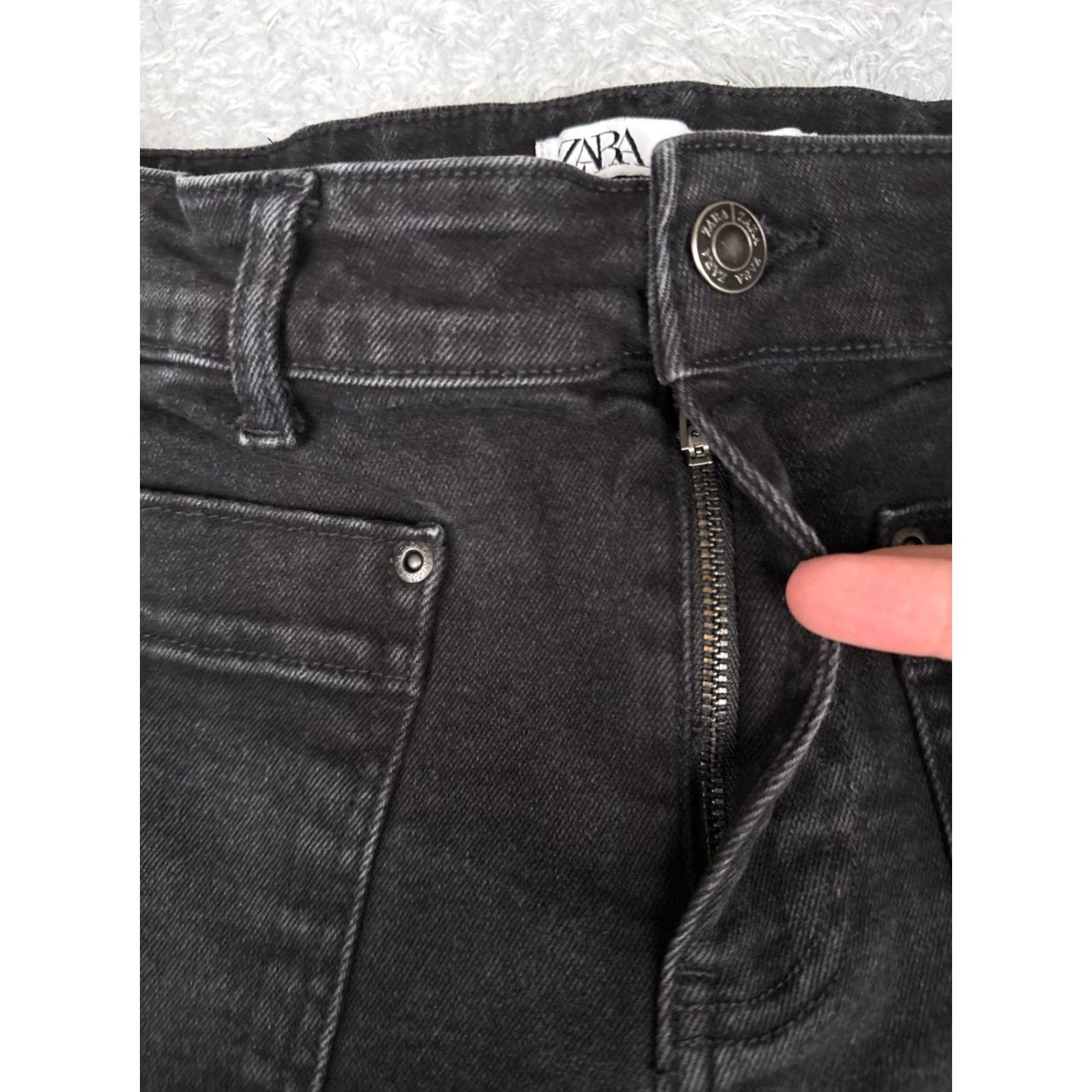 Zara Zara Jeans Women 8 Black Denim Wide Bootcut High Rise Cotton Blend Raw Hem 28x26 Jeans Womens 90s Retro Distressed Pockets Logo 5-Pocket Size 30" / US 8 / IT 44 - 5 Thumbnail