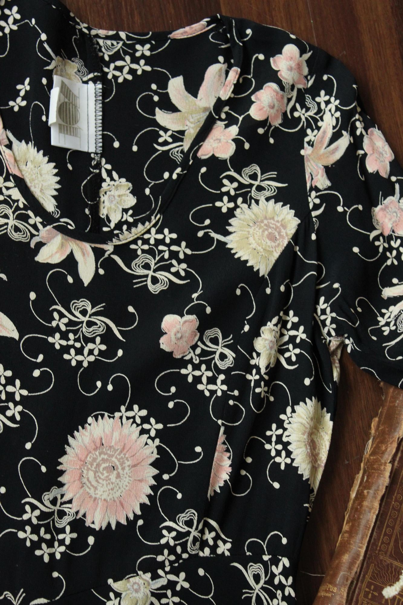 Vintage Vintage 1980's 1990s Dress, Zoe Black Floral Print Rayon Fro Size S / US 4 / IT 40 - 10 Thumbnail