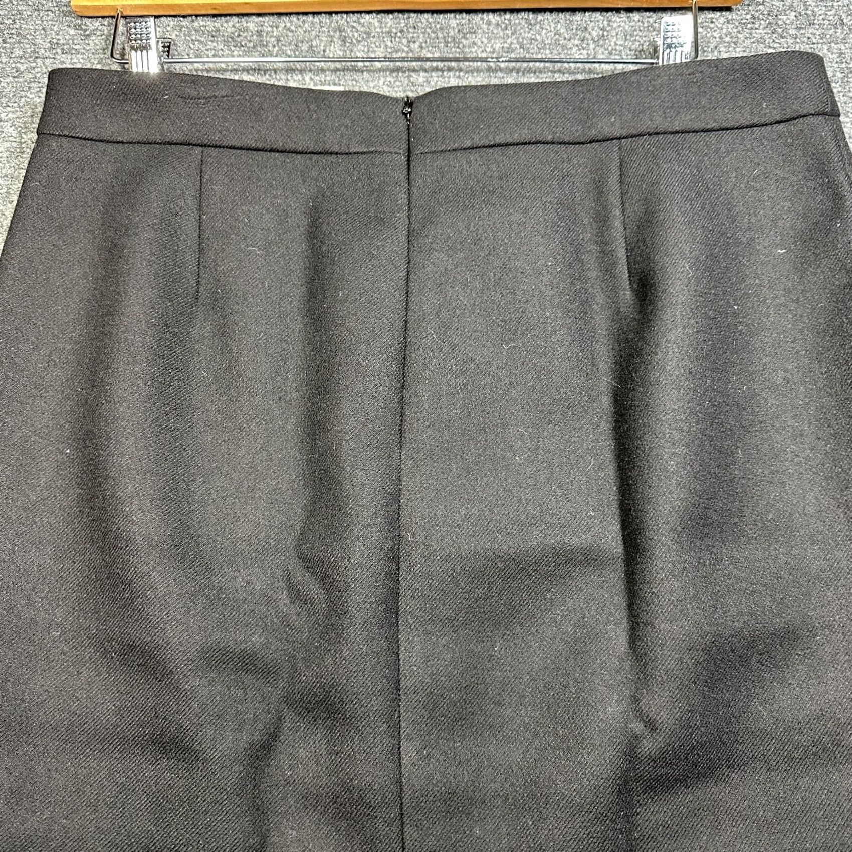 J.Crew J.CREW Skirt Womens 12 Black Wool Pencil Back Zip Lined Vent Business Career Size 34" / US 12 / IT 48 - 7 Thumbnail