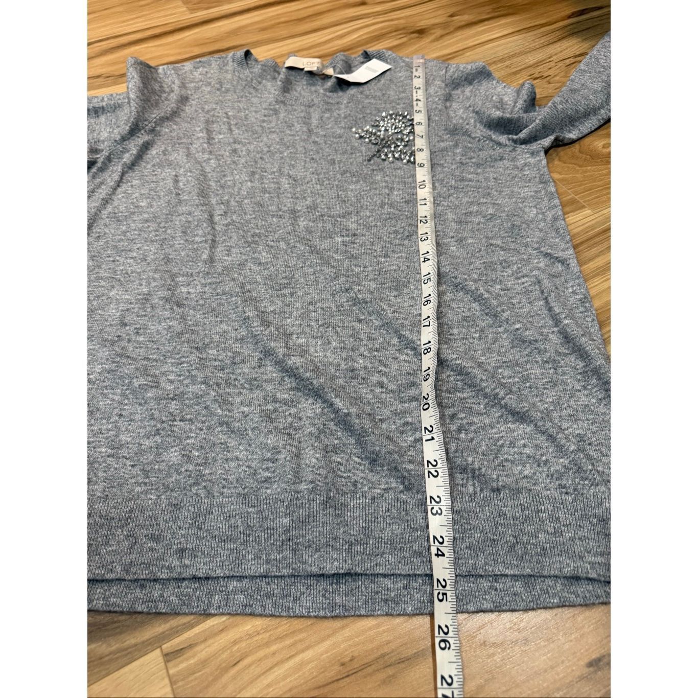 Loft LOFT NWT grey crew neck sweater with a crystal floral embell Size L / US 10 / IT 46 - 8 Thumbnail