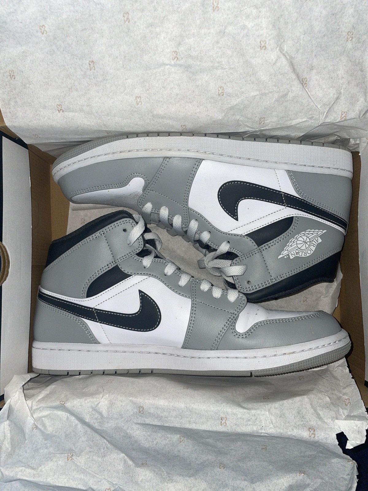 Jordan Brand × Nike Air Jordan 1 Mid Size US 11 / EU 44 - 1 Thumbnail