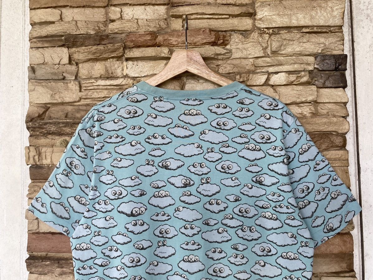 Vintage Rare Uniqlo X Kaws Fullprint Tshirt Size US L / EU 52-54 / 3 - 17 Thumbnail