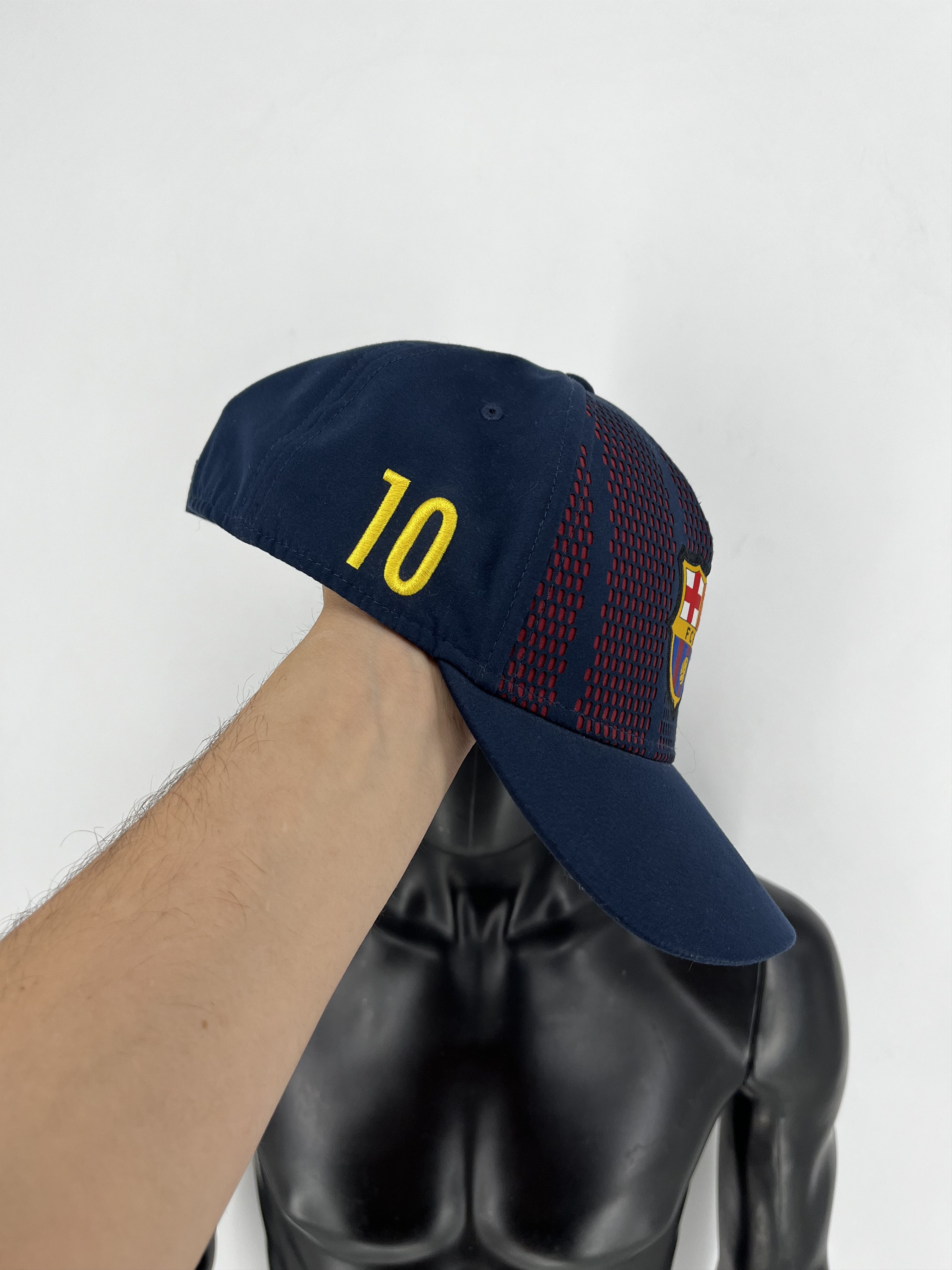Vintage BARCELONA 10 LIONEL MESSI FOOTBALL FUSSBALL BASEBALL Size ONE SIZE - 4 Thumbnail
