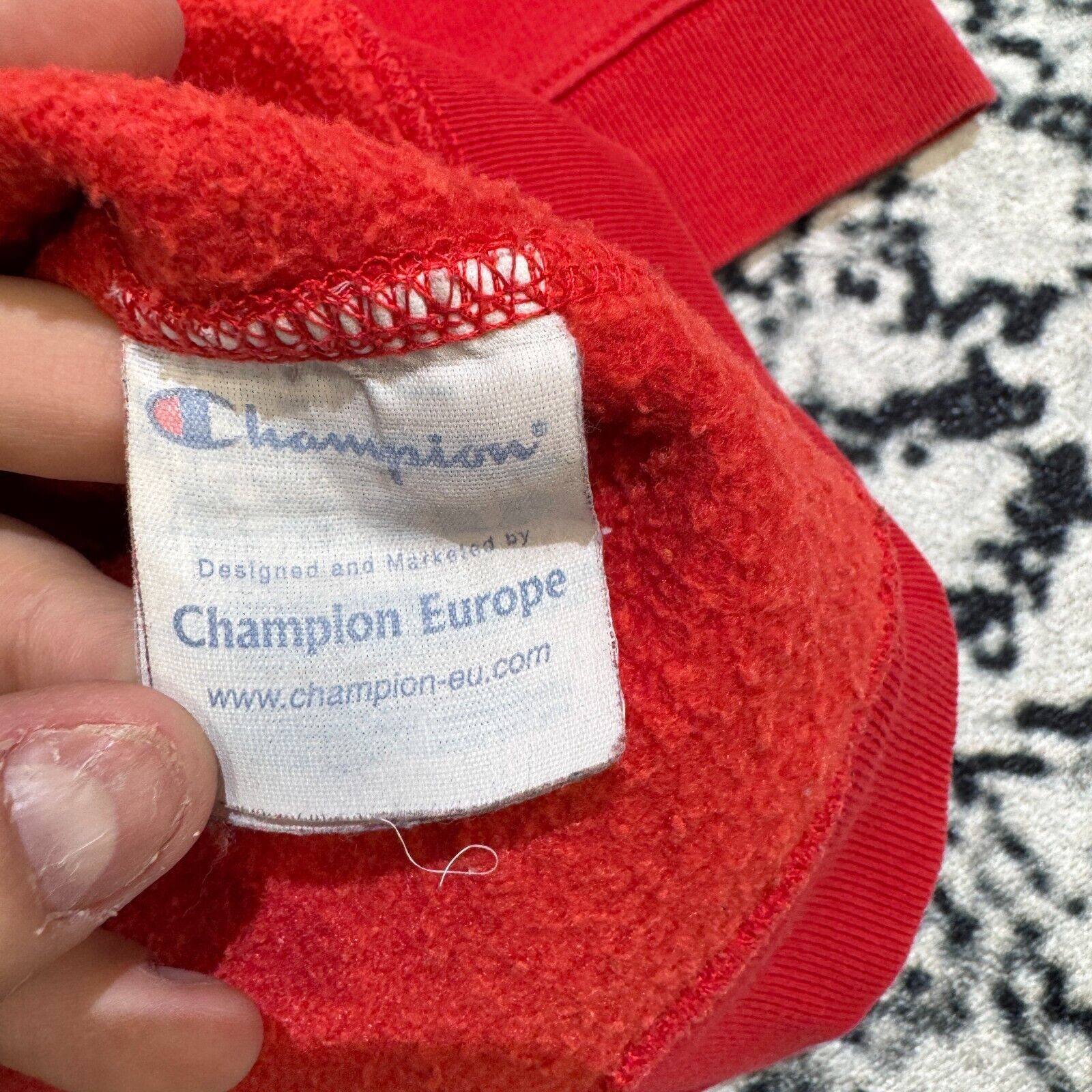 Champion × Vintage Champion Red Cotton Crewneck Size M NBA 90s Jordan T-Shirt Size US M / EU 48-50 / 2 - 8 Thumbnail