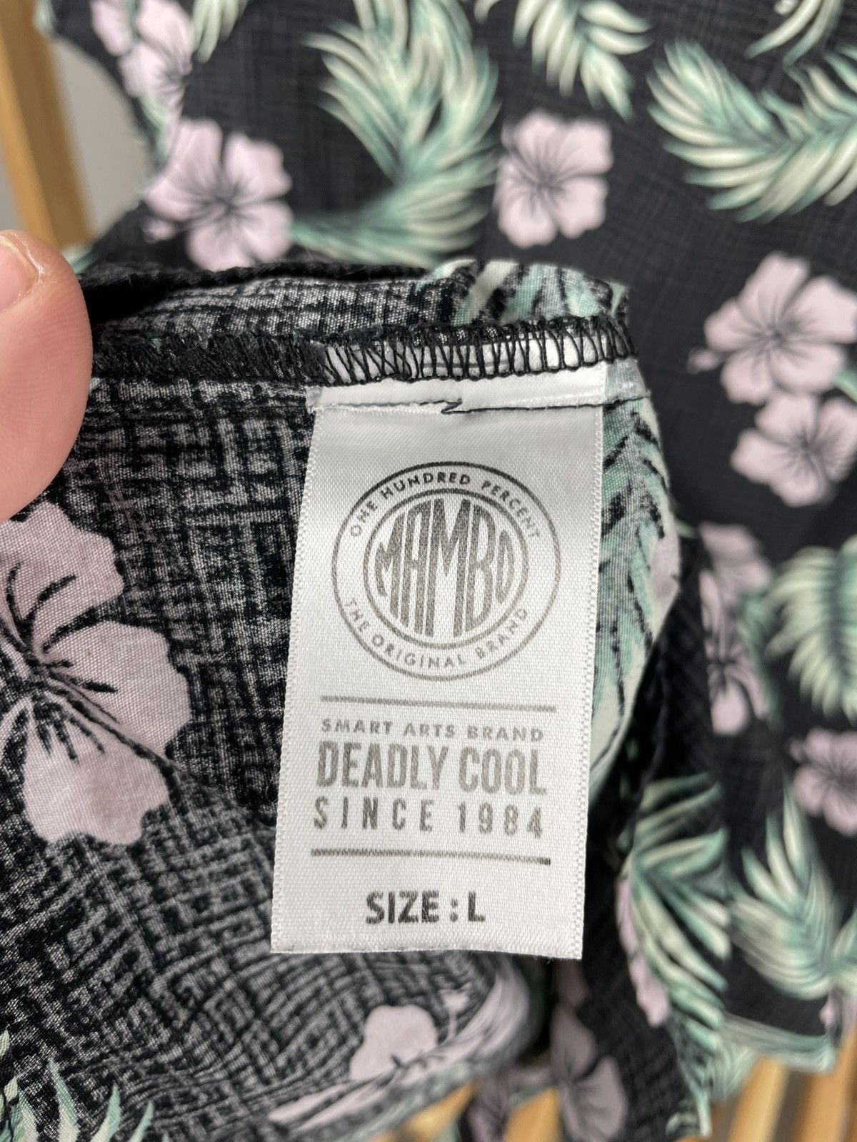 Mambo Mambo Hawaiian shirt short sleeve surfing Size US L / EU 52-54 / 3 - 7 Thumbnail