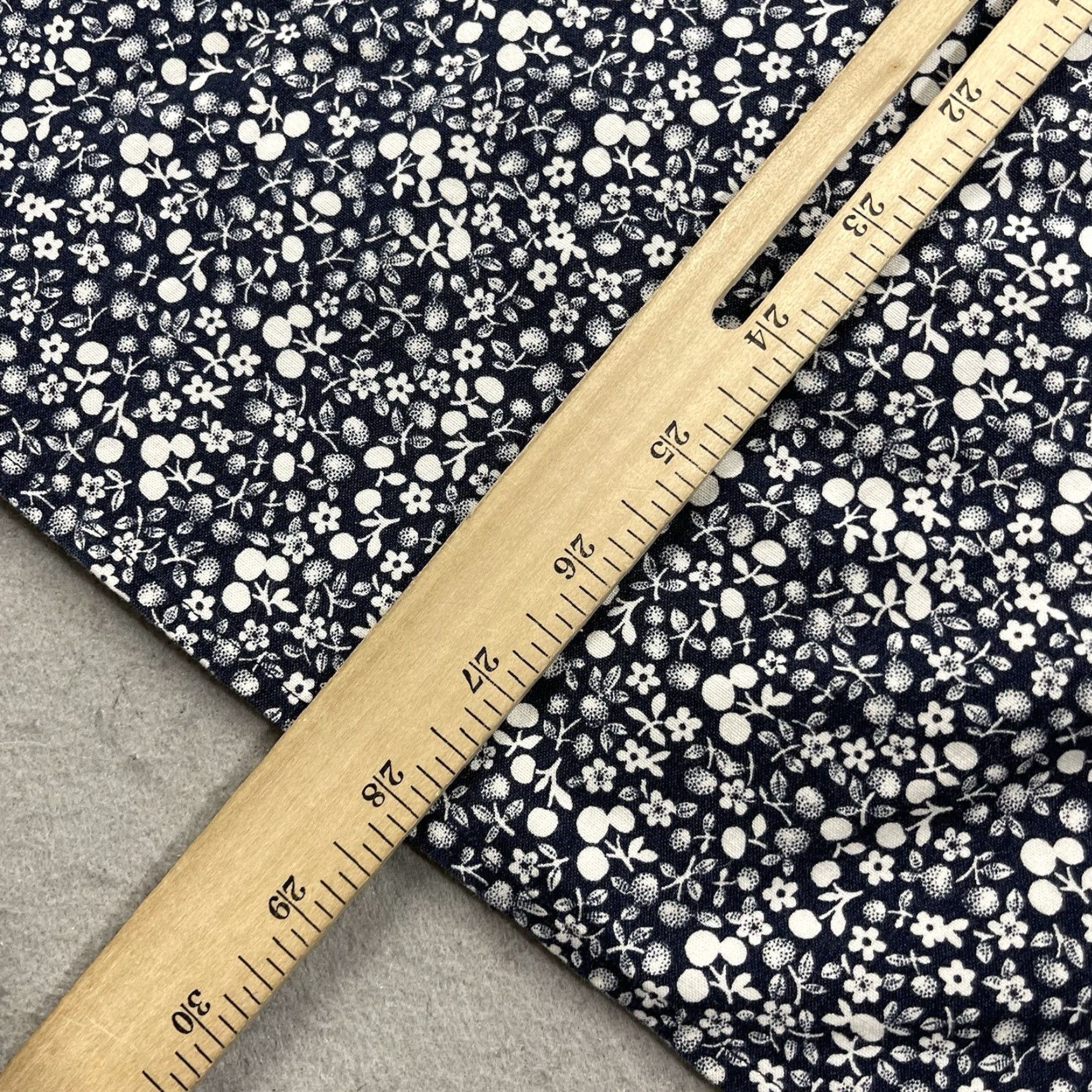 Lululemon Lululemon Shirt Mens Large Blue White Floral Camp Casual Summer Fridays Button Shirt - Do Not Add Extra Words Size US L / EU 52-54 / 3 - 8 Thumbnail