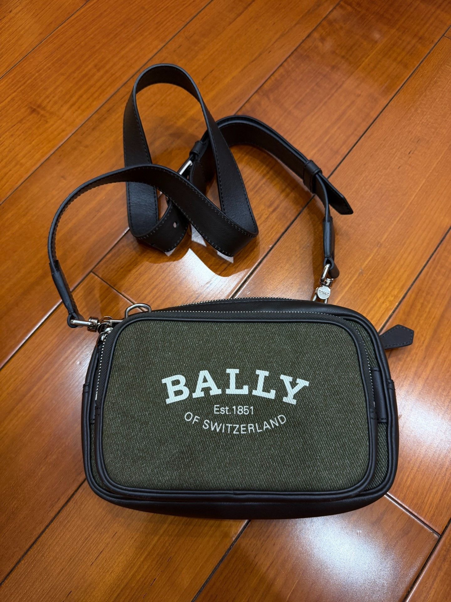 Bally Bally Olive Green Dark Brown Camera Crossbody Size ONE SIZE - 1 Thumbnail