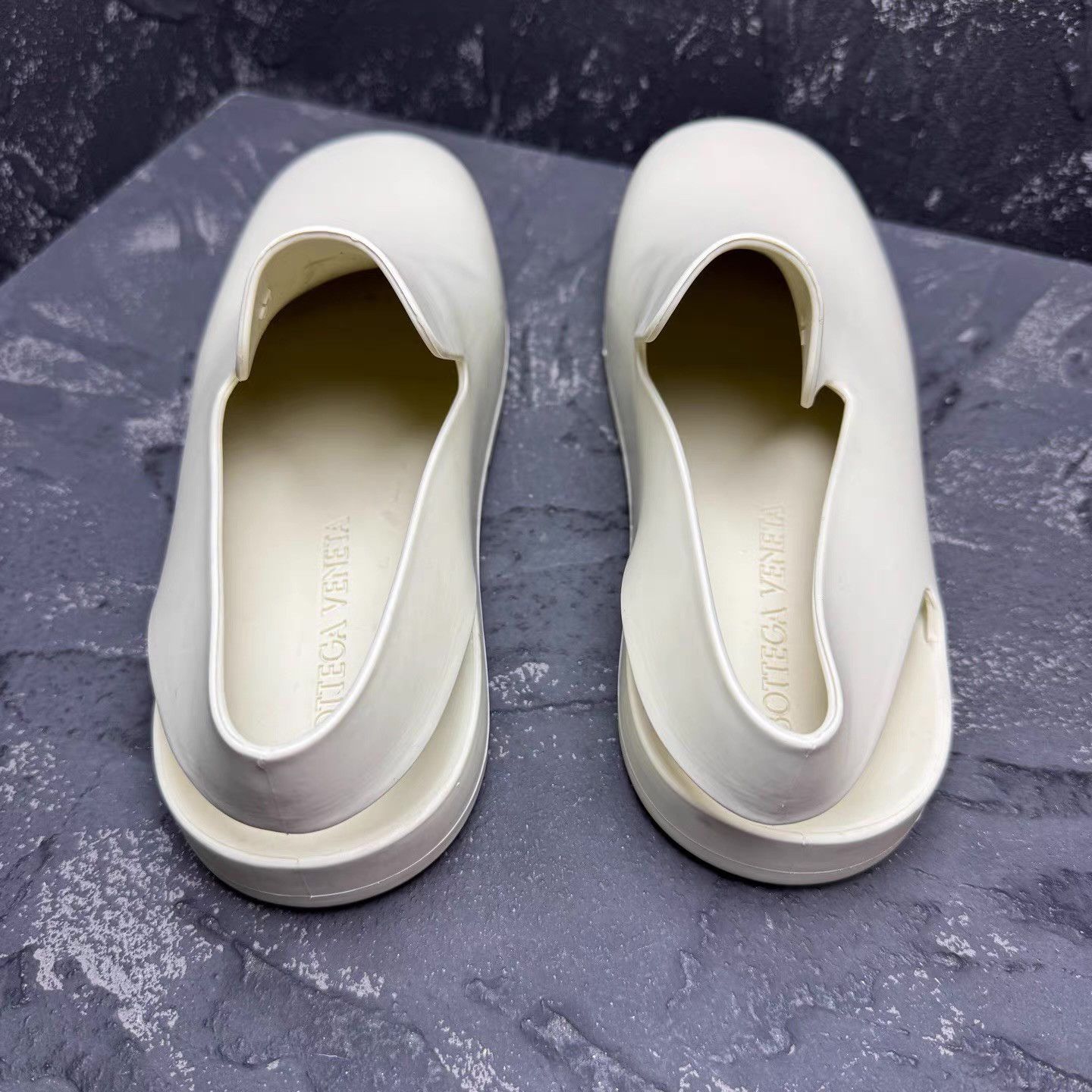 Bottega Veneta Bottega Veneta White Slide Sandals Q10 Size US 7 / IT 37 - 5 Thumbnail