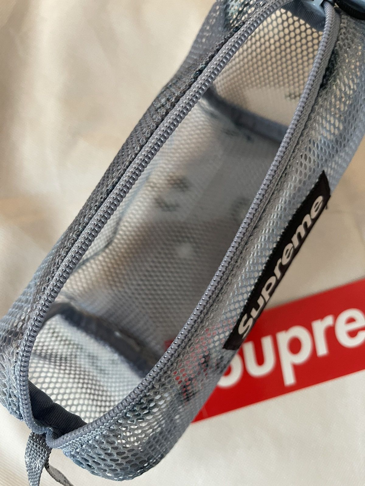 Supreme SUPREME MESH POUCH NWT Size ONE SIZE - 6 Thumbnail