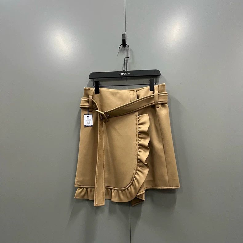 Prada Prada Short skirt with pleated belt design 2502-Nextarrow Size 39" - 1 Thumbnail