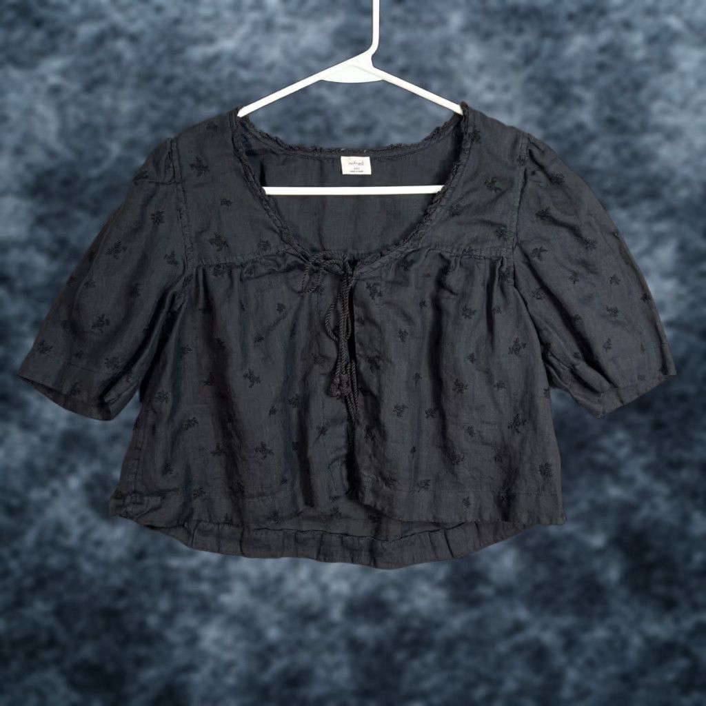 Vintage VINTAGE Wilfred Black Embroidered Cropped Blouse Womens 2XS XS Cropped Embroidered Blouse Black Wilfred Womens Shirt Blouse Ladies 2XS/XS Size XXS / US 00 / IT 34 - 1 Thumbnail