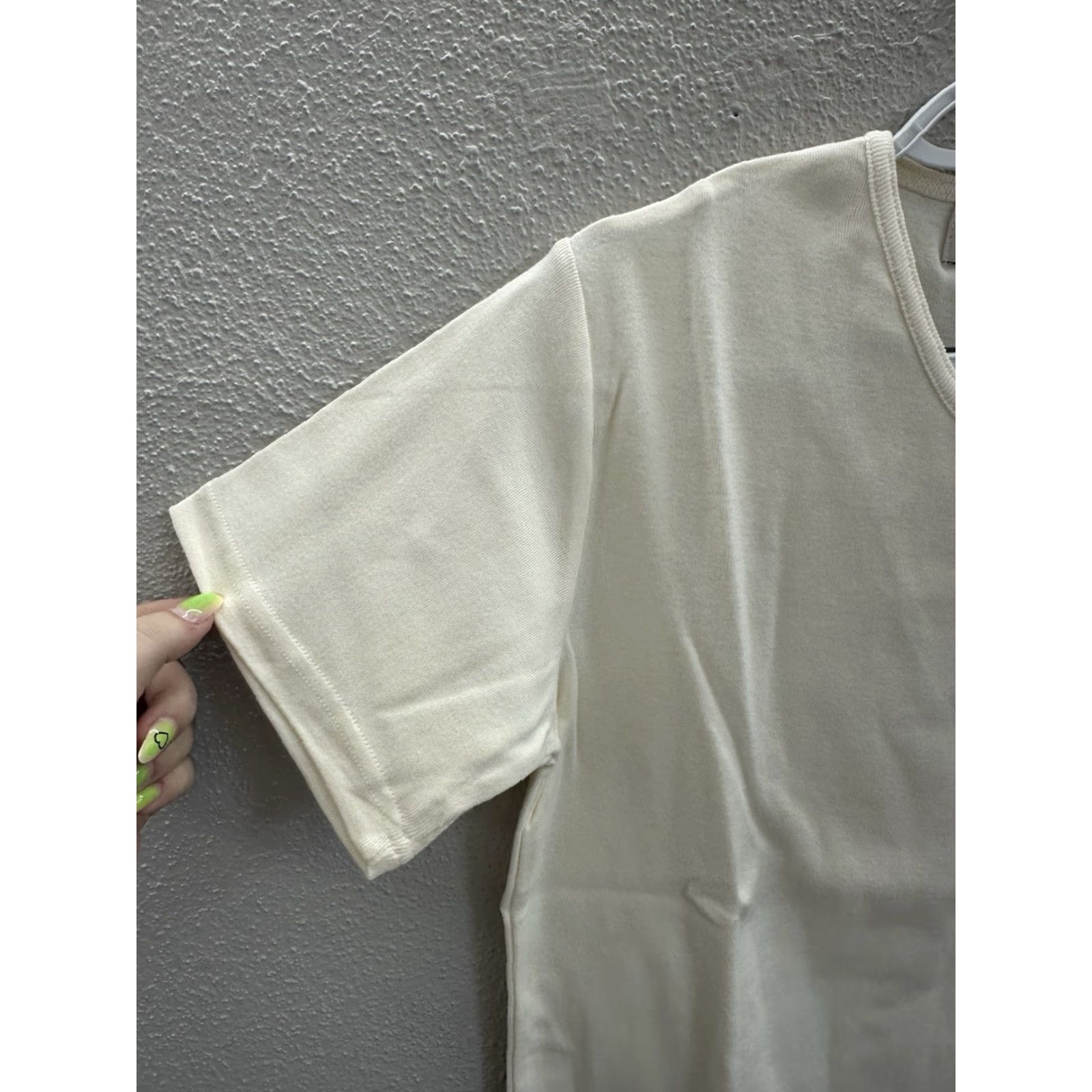 Orvis Orvis Womens Shirt Small Cream Short Sleeve V-Neck Cotton T-Shirt Casual Lightweight Regular Womens Size S Ivory Needle Size S / US 4 / IT 40 - 2 Thumbnail