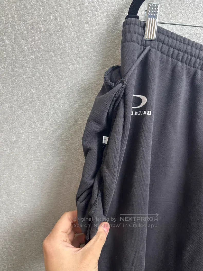 Balenciaga Balenciaga size L Sport loop label wide-leg pants Size US 26 / EU 42 - 4 Thumbnail