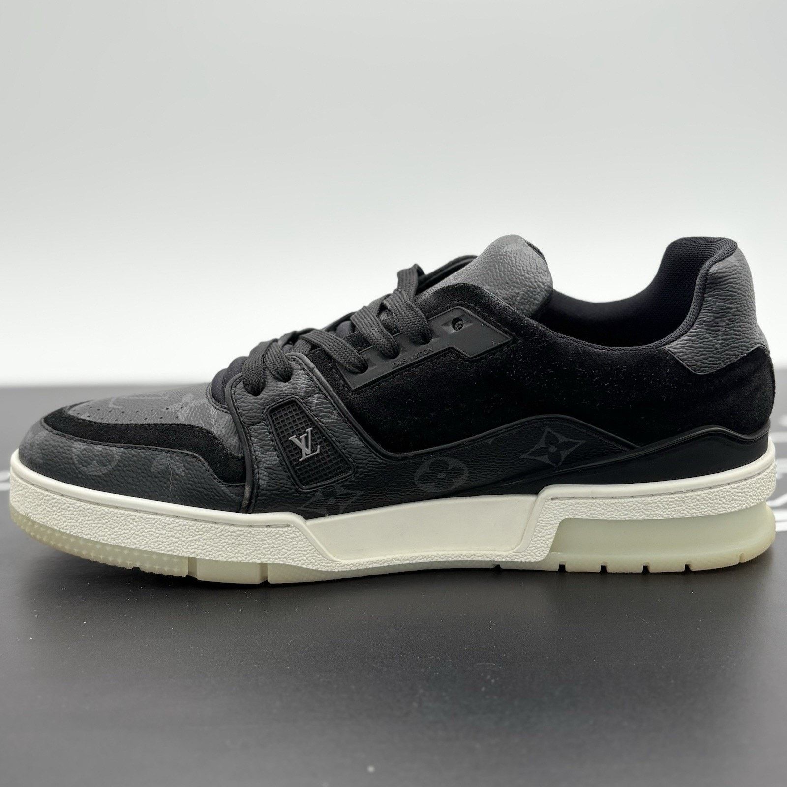 Louis Vuitton Louis Vuitton Trainer ' Black Monogram ' | GREAT COND! Size US 9 / EU 42 - 4 Thumbnail