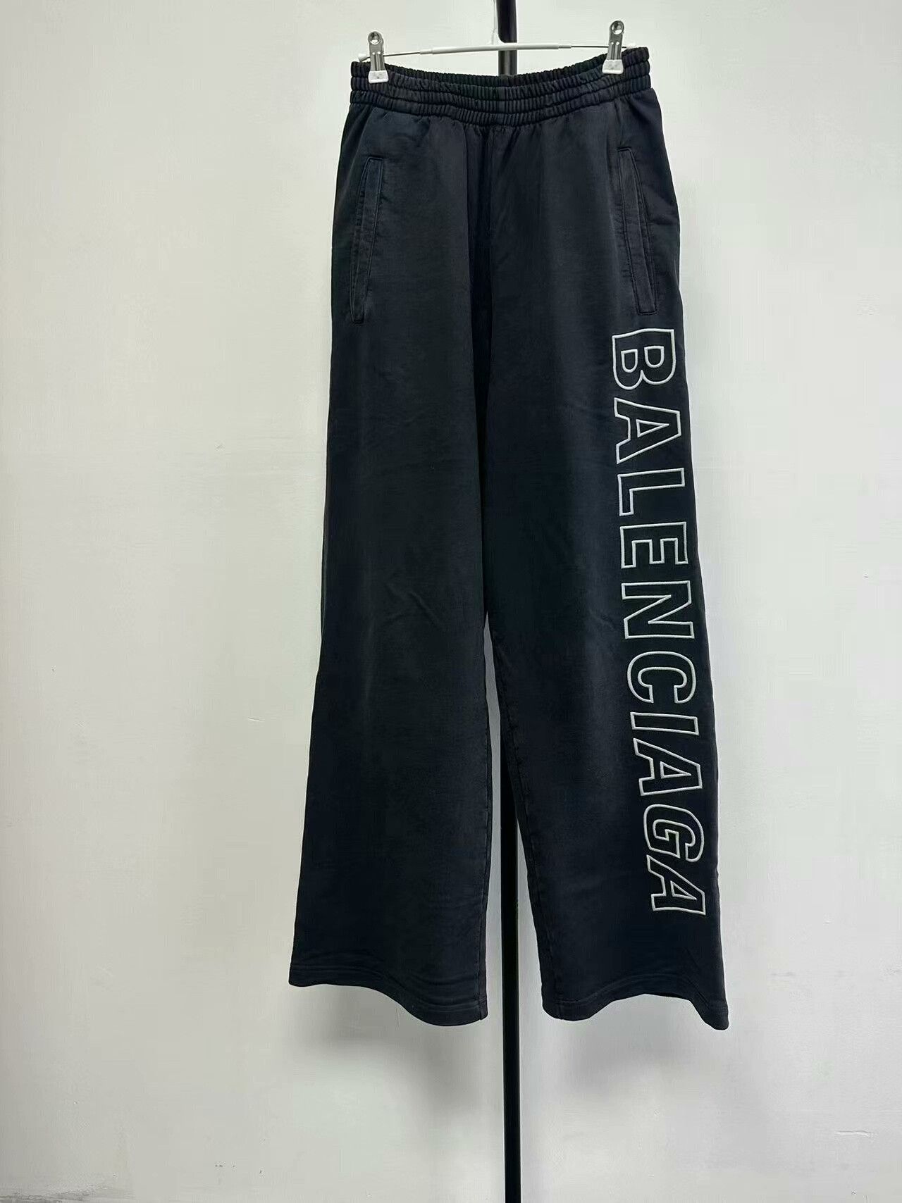 Balenciaga Balenciaga Logo Print Sweatpants Size S Size US 28 / EU 44 - 1 Thumbnail