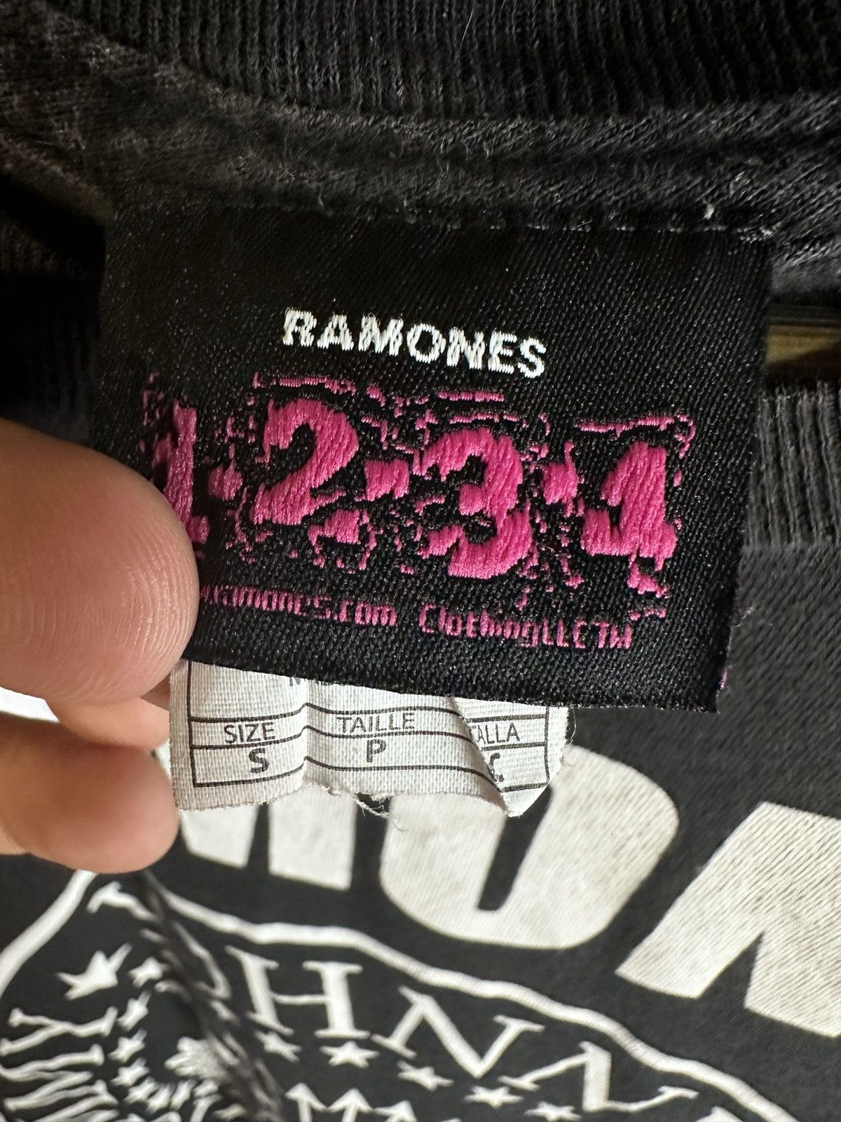 Vintage Vintage RAMONES Licensed Band Tshirt Size US S / EU 44-46 / 1 - 7 Preview