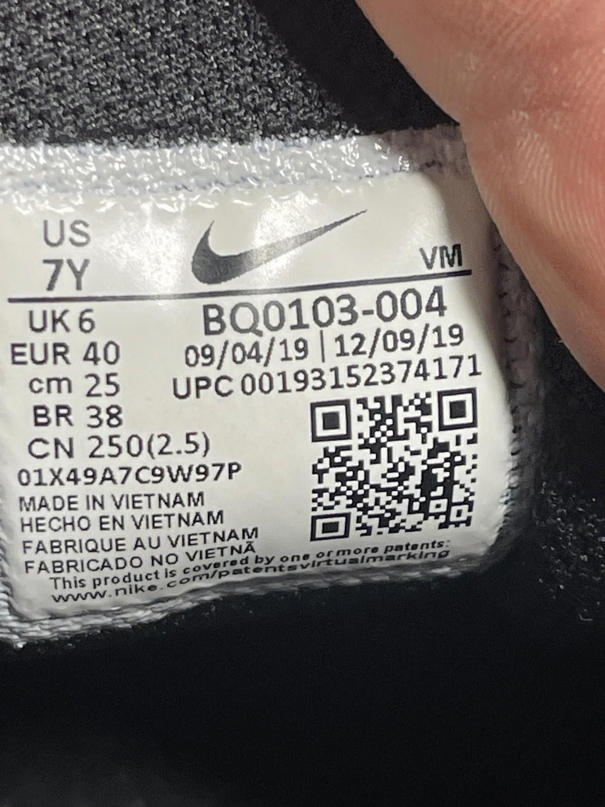 Nike Nike Air Max 270 React Sneakers Kids Size 7 GS Running Shoes Size US 7 / EU 40 - 10 Thumbnail