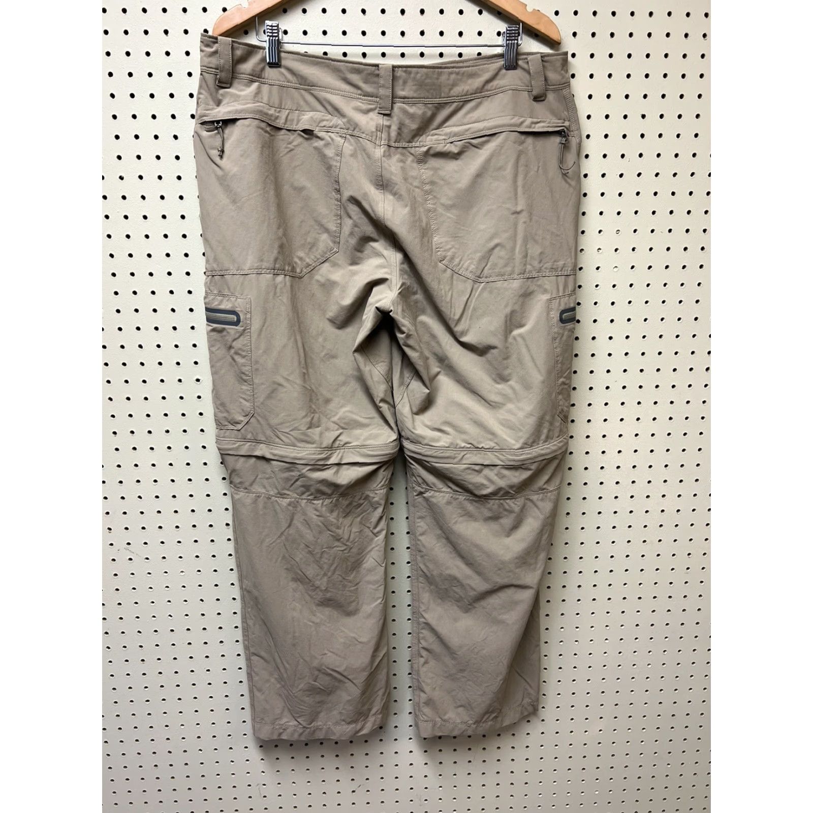 Vintage LL Bean Convertible Cargo Pants Mens 38x30 Khaki Stretch Outdoors Regular Inseam 30 Beige Cargo Pants Outdoor Mens 38x30 Size US 38 / EU 54 - 2 Thumbnail