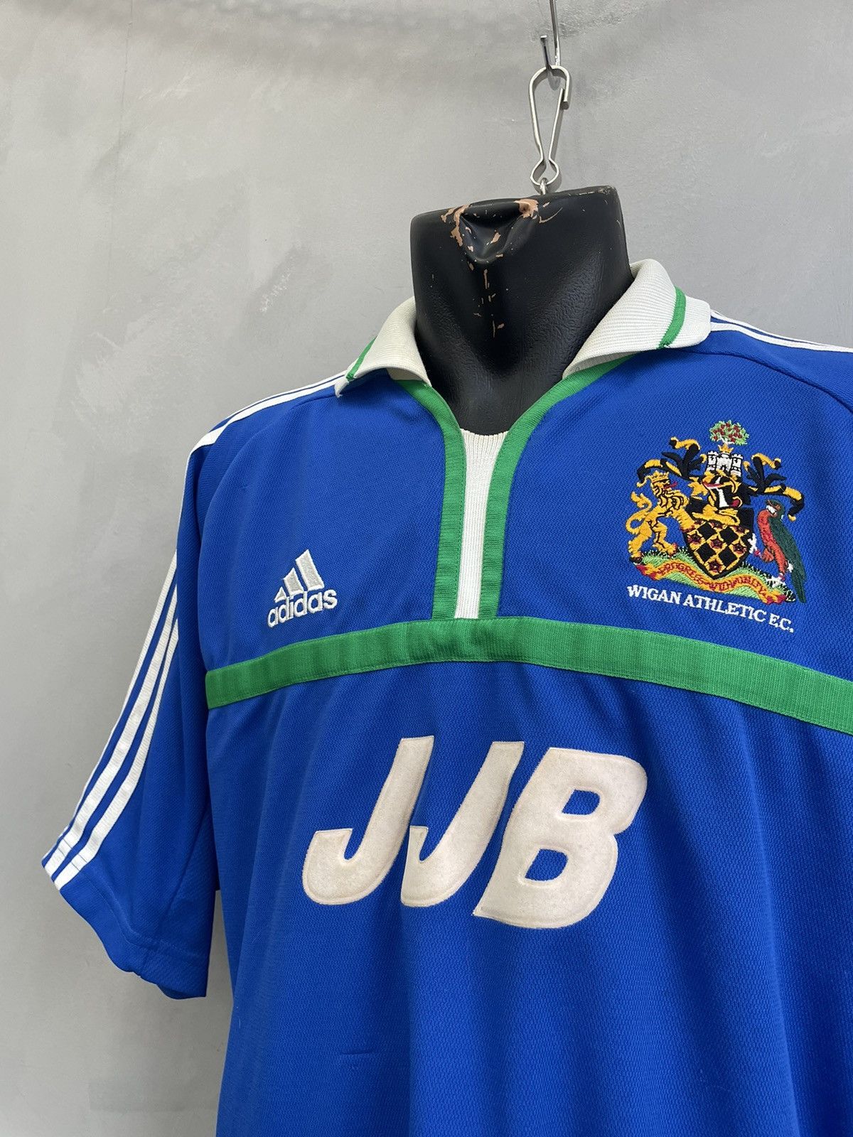 Adidas Vintage retro wigan athletic 2000s jersey t shirt Size US L / EU 52-54 / 3 - 3 Thumbnail