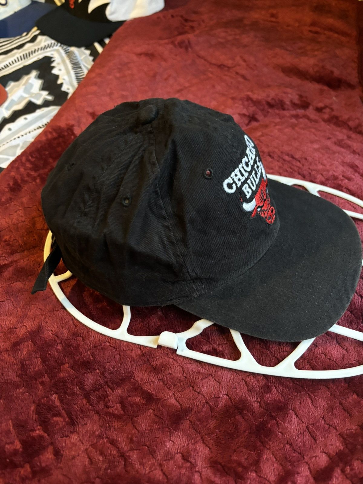 NBA × Twins Vintage 90’s NBA Chicago Bulls Embroidered Cap Size ONE SIZE - 2 Thumbnail