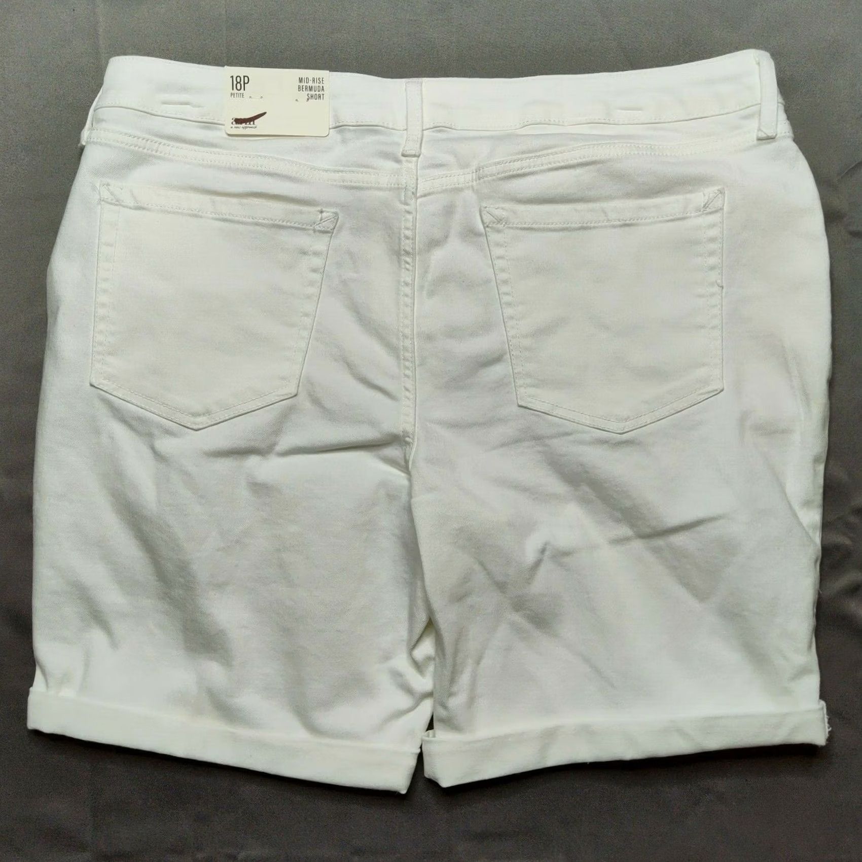 Vintage ANA Women Petite 18P White Mid-Rise Bermuda Shorts 8" Inseam NEW Size 40" / US 18 - 4 Thumbnail