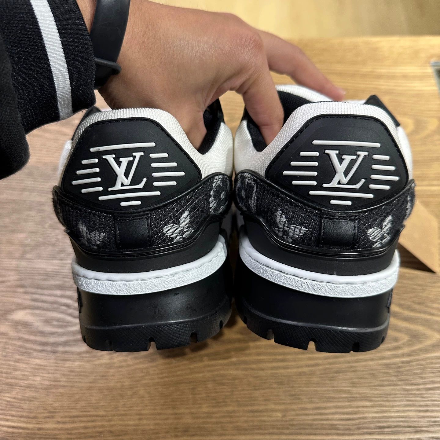 Louis Vuitton LV mar135 Trainer puffy embossed print sneaker 37.5 Size US 7 / IT 37 - 5 Thumbnail