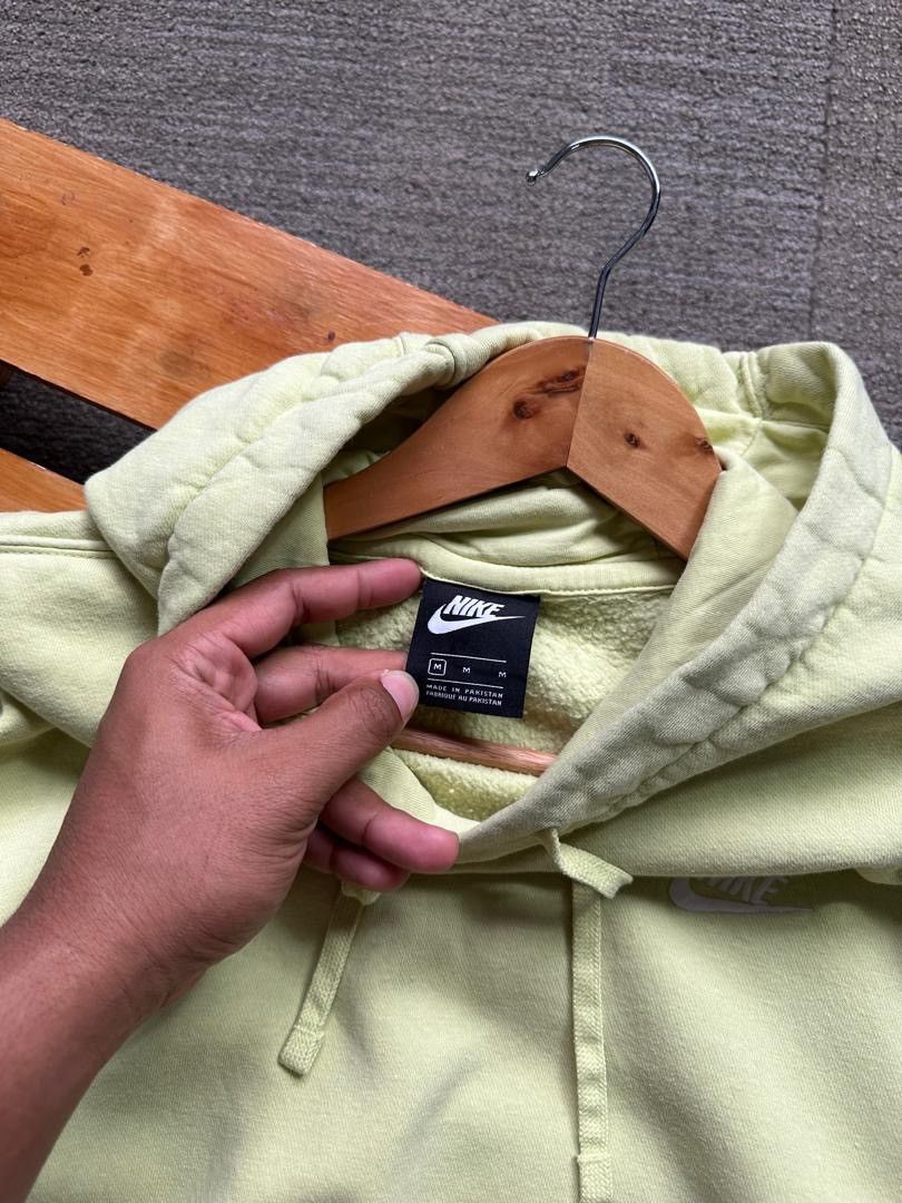 Nike NIKE CLUB LOGO LIME GREEN HOODIE Size US M / EU 48-50 / 2 - 4 Thumbnail