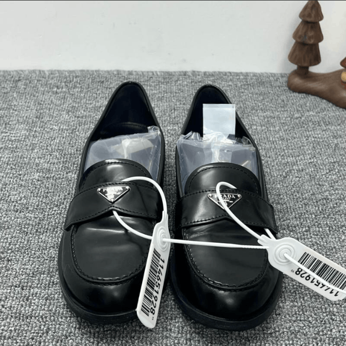 Prada Prada round toe slip-on loafers Size US 8 / IT 38 - 2 Thumbnail