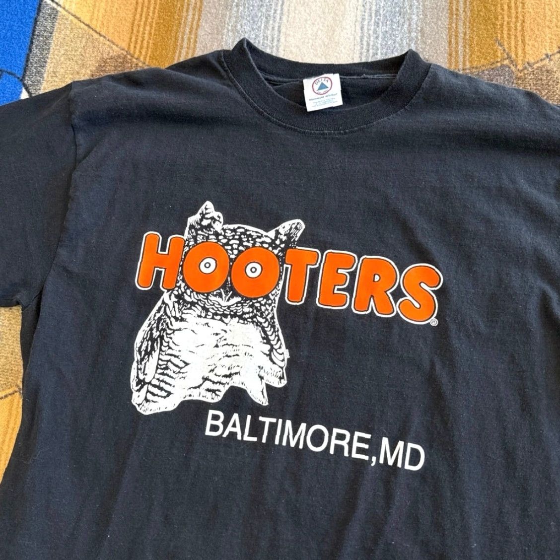 Delta VINTAGE Hooters Baltimore Maryland T-Shirt Delta Black Short Sleeve L Men 90s 1990s Owl Double Sided Size US L / EU 52-54 / 3 - 4 Thumbnail