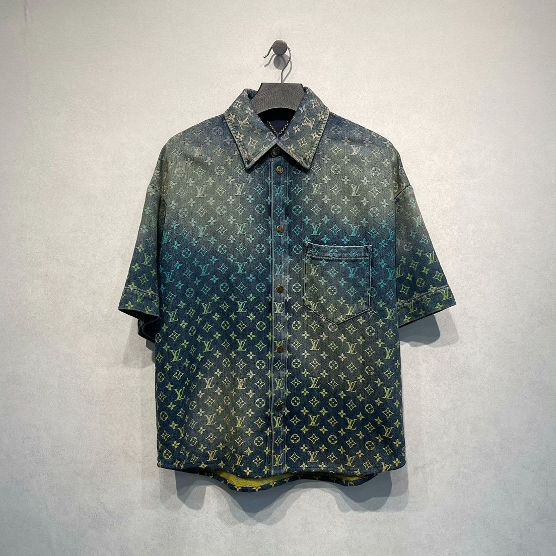 Louis Vuitton Louis Vuitton Gradient Monogram Denim Shirt L Size US L / EU 52-54 / 3 - 1 Thumbnail
