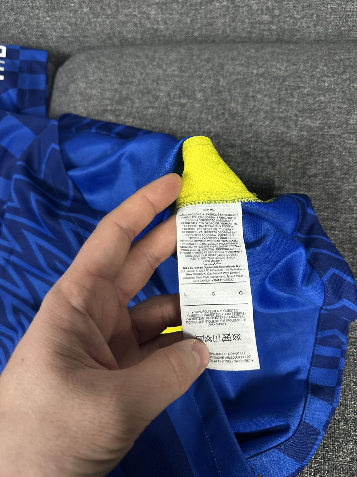 Nike Nike Mason Mount 2021-22 Signed Chelsea Football Club Jersey Size US L / EU 52-54 / 3 - 8 Thumbnail