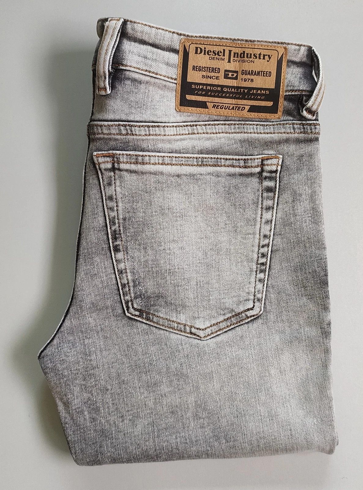 Diesel Diesel 1979 SLEENKER-R L.32 MENS JEANS SLTP/9749 Size US 30 / EU 46 - 1 Thumbnail