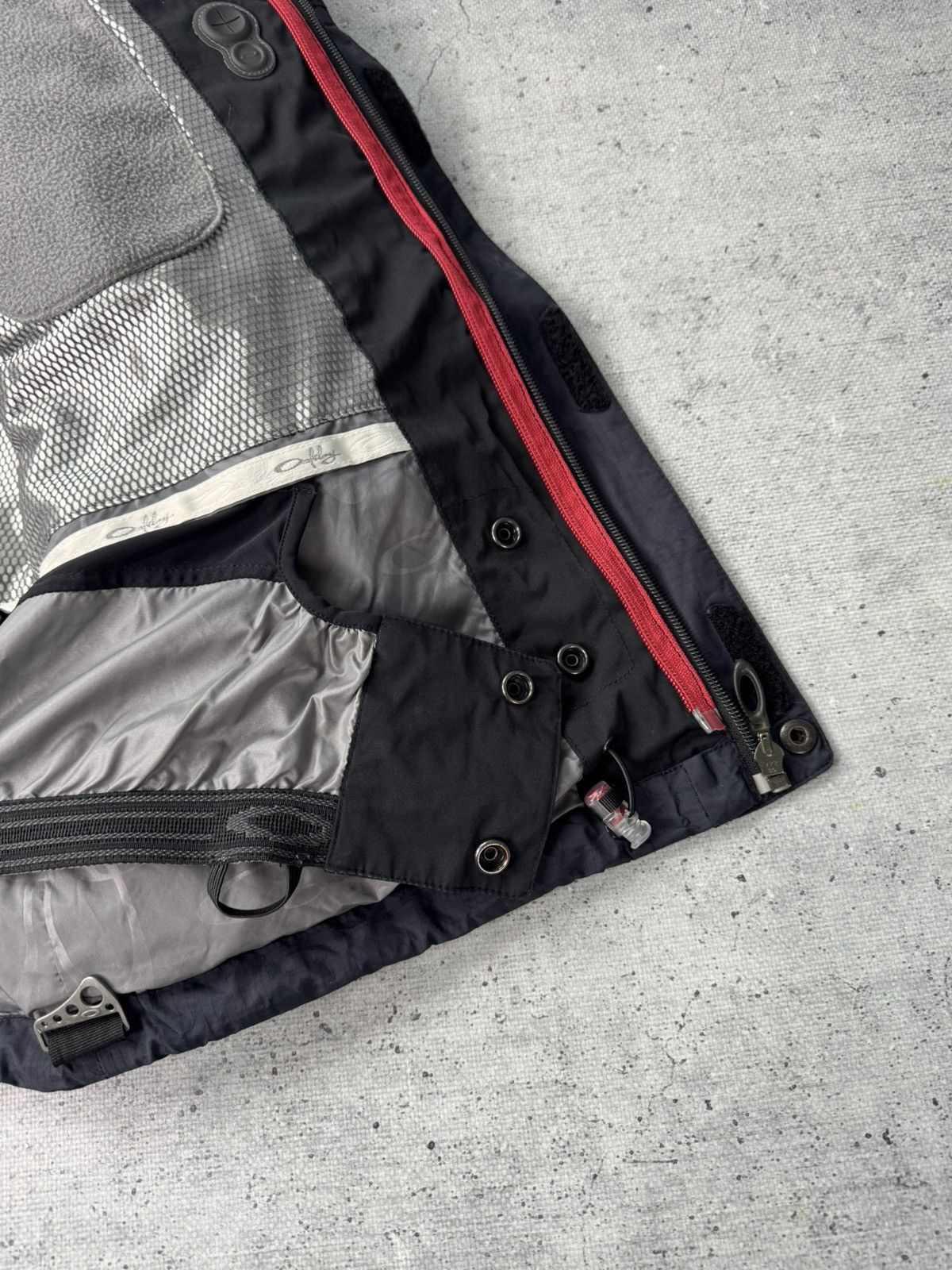 Oakley Vintage 90’s Oakley Y2K Ski Gorpcore Monogram Jacket Size S / US 4 / IT 40 - 14 Thumbnail