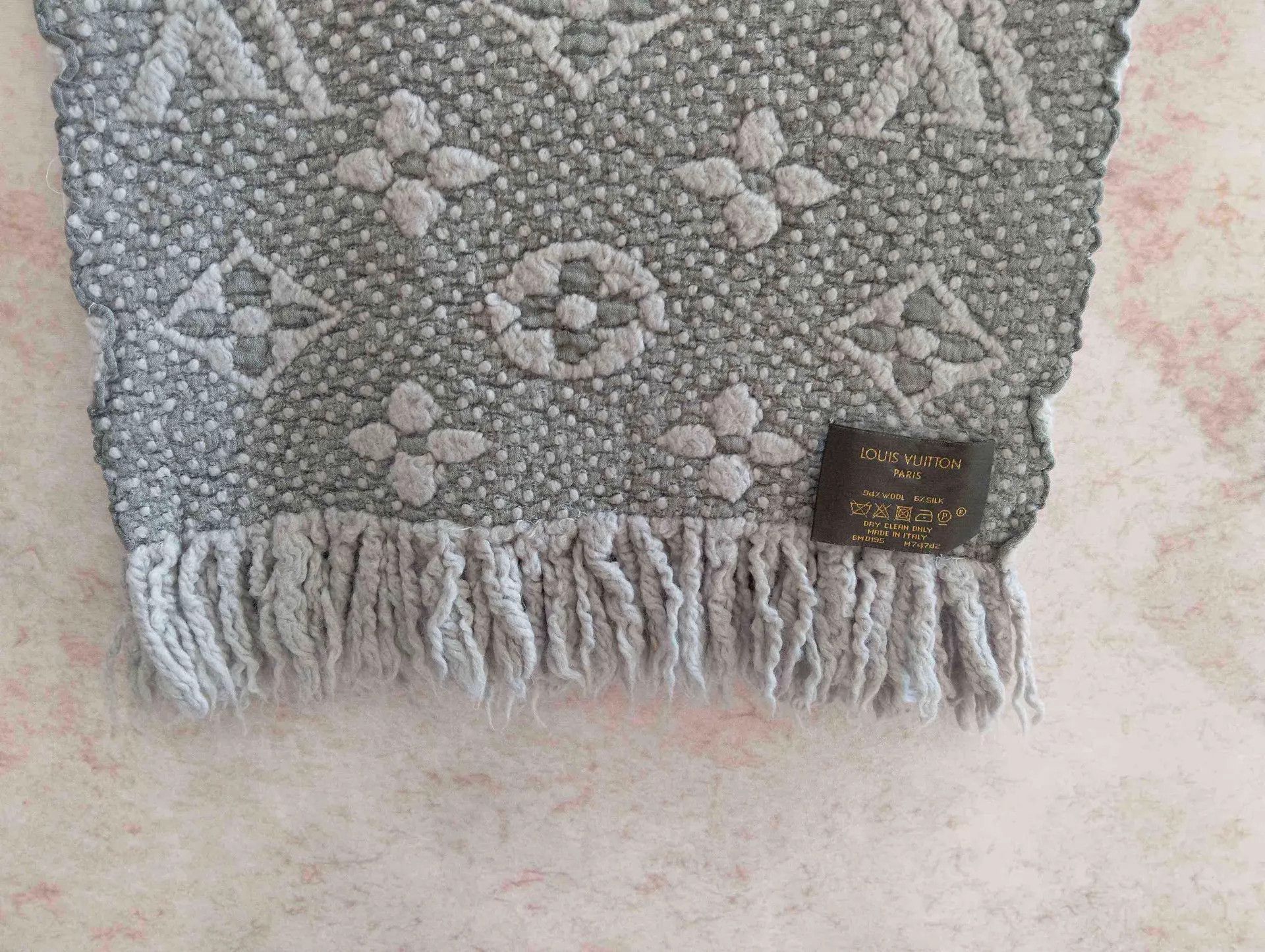 Louis Vuitton LV Gray Reversible Scarf 95 New Size ONE SIZE - 6 Thumbnail