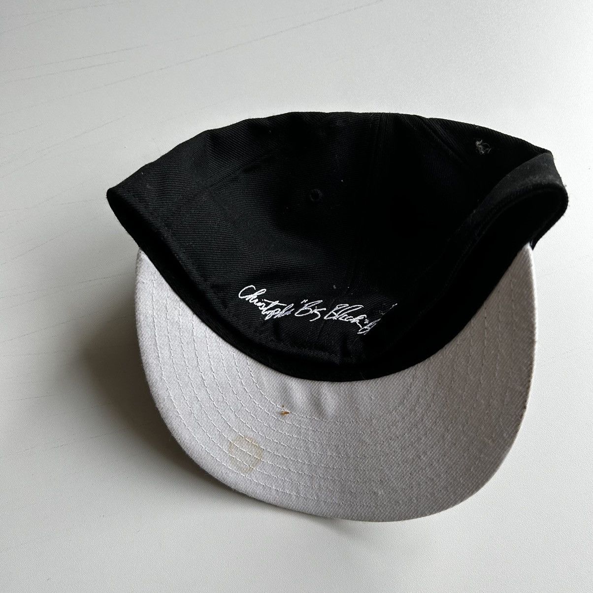 New Era Vintage 2000s Big Black Embroidered New Era Fitted Hat 7 1/8 Size ONE SIZE - 3 Thumbnail
