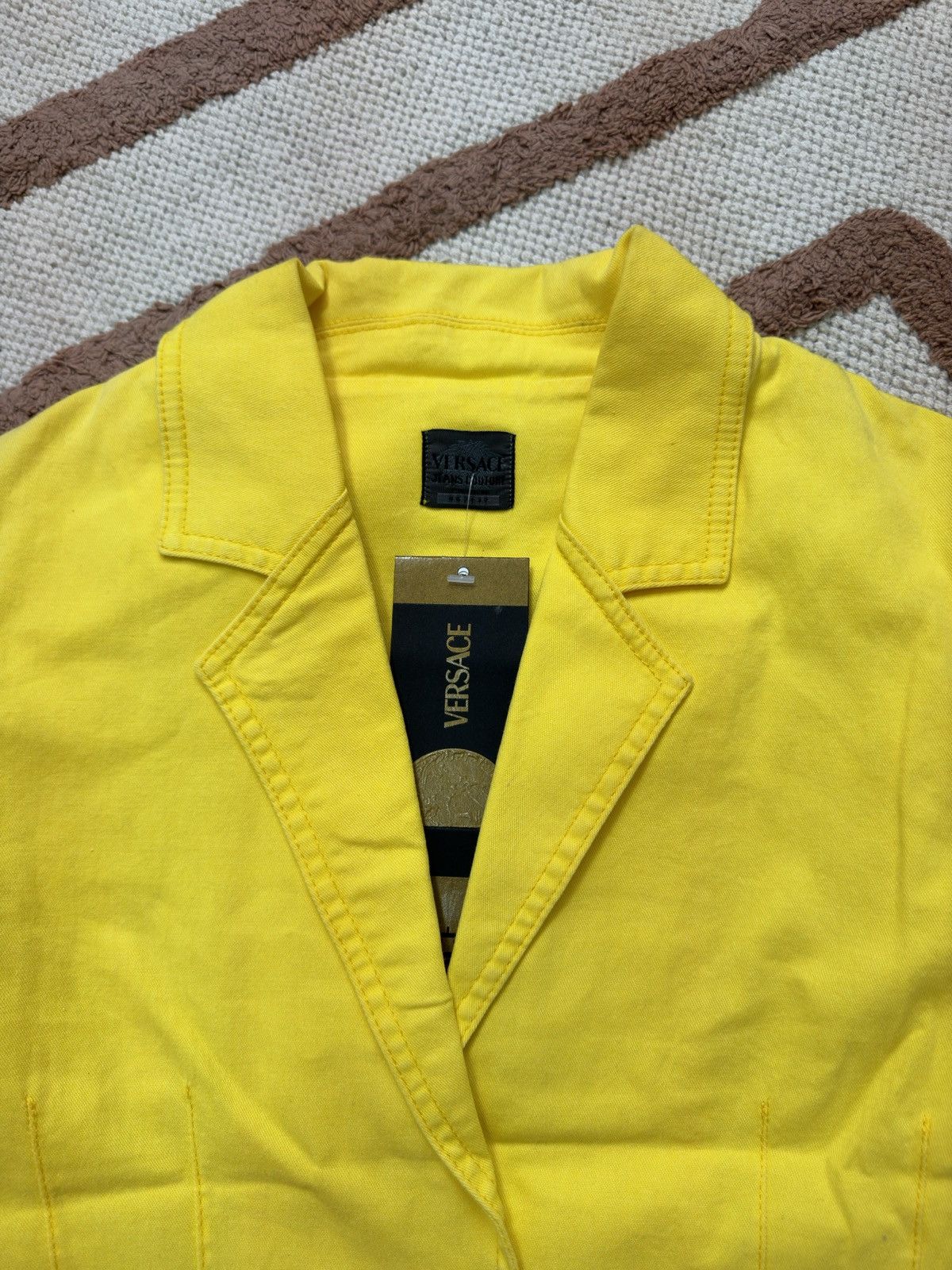 Versace VINTAGE VERSACE YELLOW JACKET Size L / US 10 / IT 46 - 3 Thumbnail