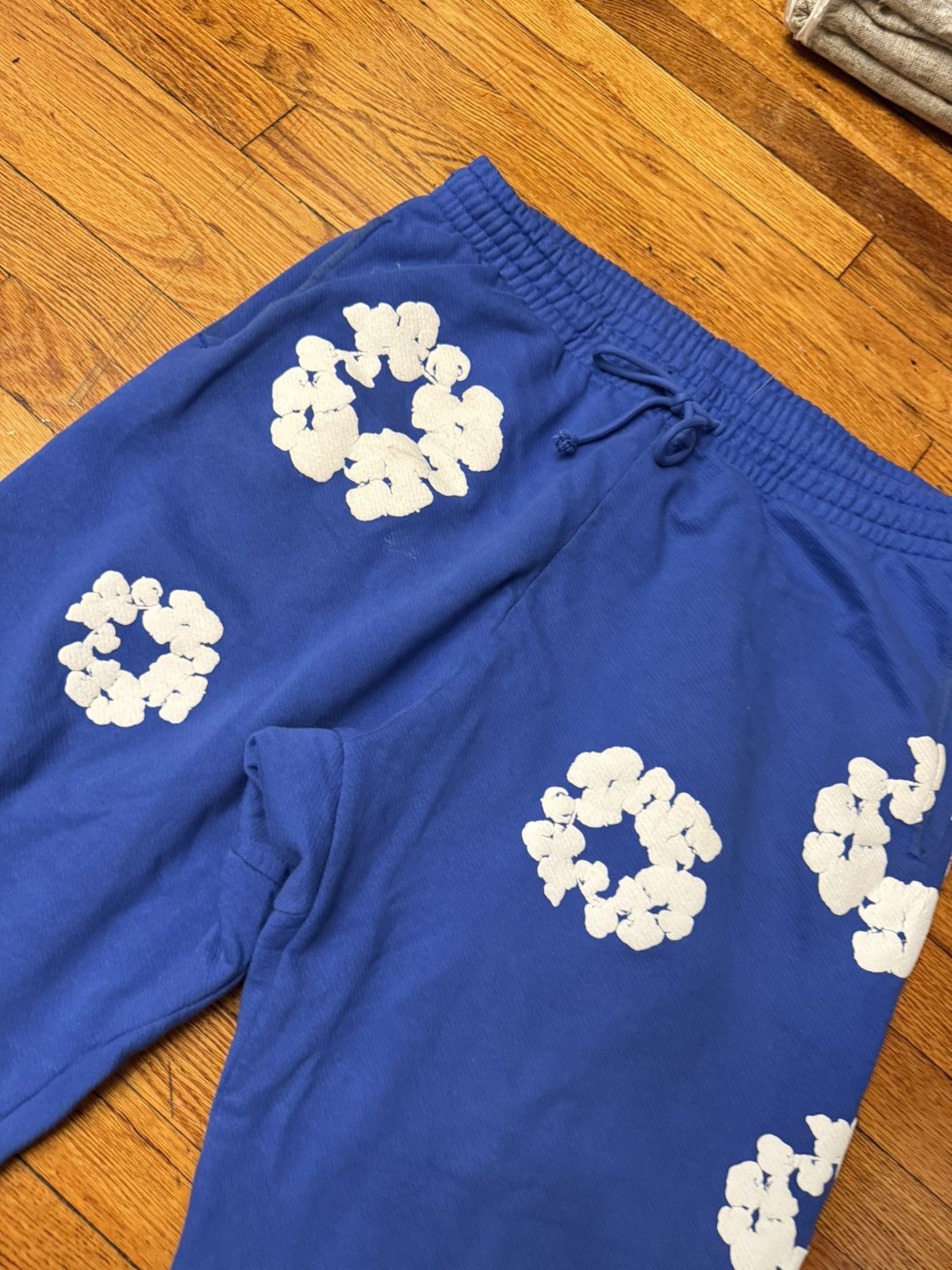 DENIM TEARS Denim Tears Wreath Sweatpants Blue Royal Size XL Size US 36 / EU 52 - 4 Thumbnail